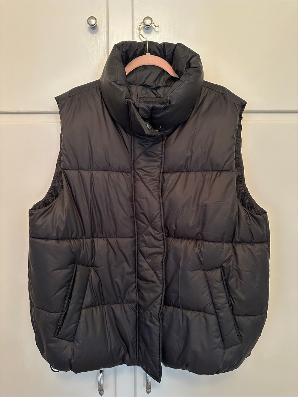 LIKE NEW Gap Black Puffer Water Resistant Vest